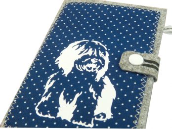 Bobtail Hundepass Hülle aus Filz in blau mit weissen Punkten EU-Heimtierausweis für den Impfpass