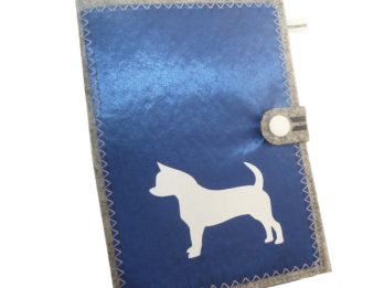Chihuahua Hülle aus Filz mit blauem Satin EU-Heimtierausweis für den Impfpass