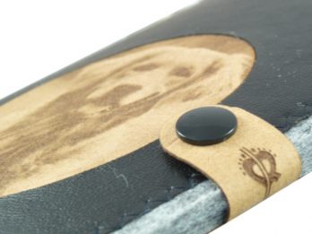 Golden Retriever EU-Heimtierausweis Impfpassausweis Hülle aus Filz mit Laser Gravur in Leder in schwarz