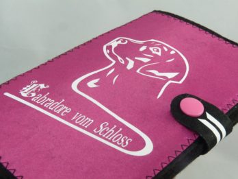 Hundepass Hülle Labrador Retriever ZÜCHTER EU-Heimtierausweise in Pink| Hundepasshüllen mit ihrem ZÜCHTER LOGO
