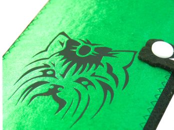 Yorkshire Terrier EU-Heimtierausweis Hülle aus Filz Hundepasshülle auf grünem Satin